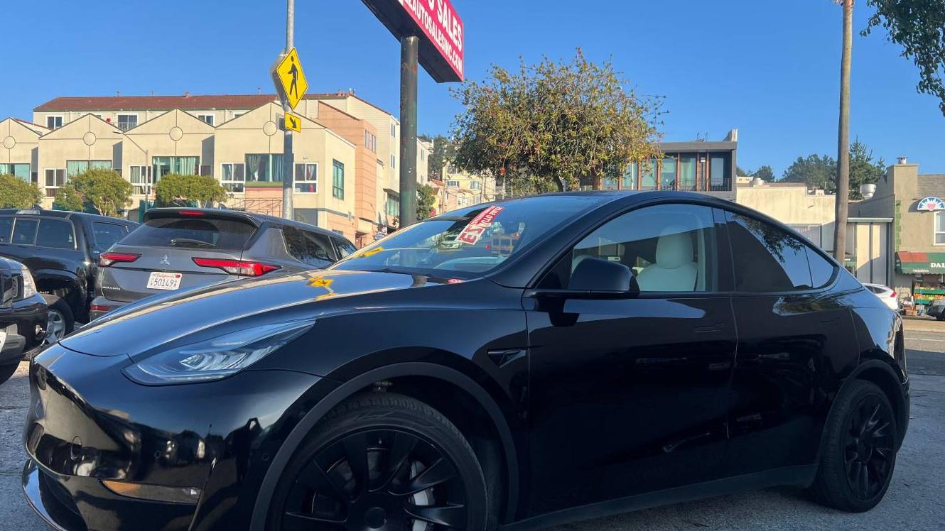 TESLA MODEL Y 2022 7SAYGDEE1NF328565 image